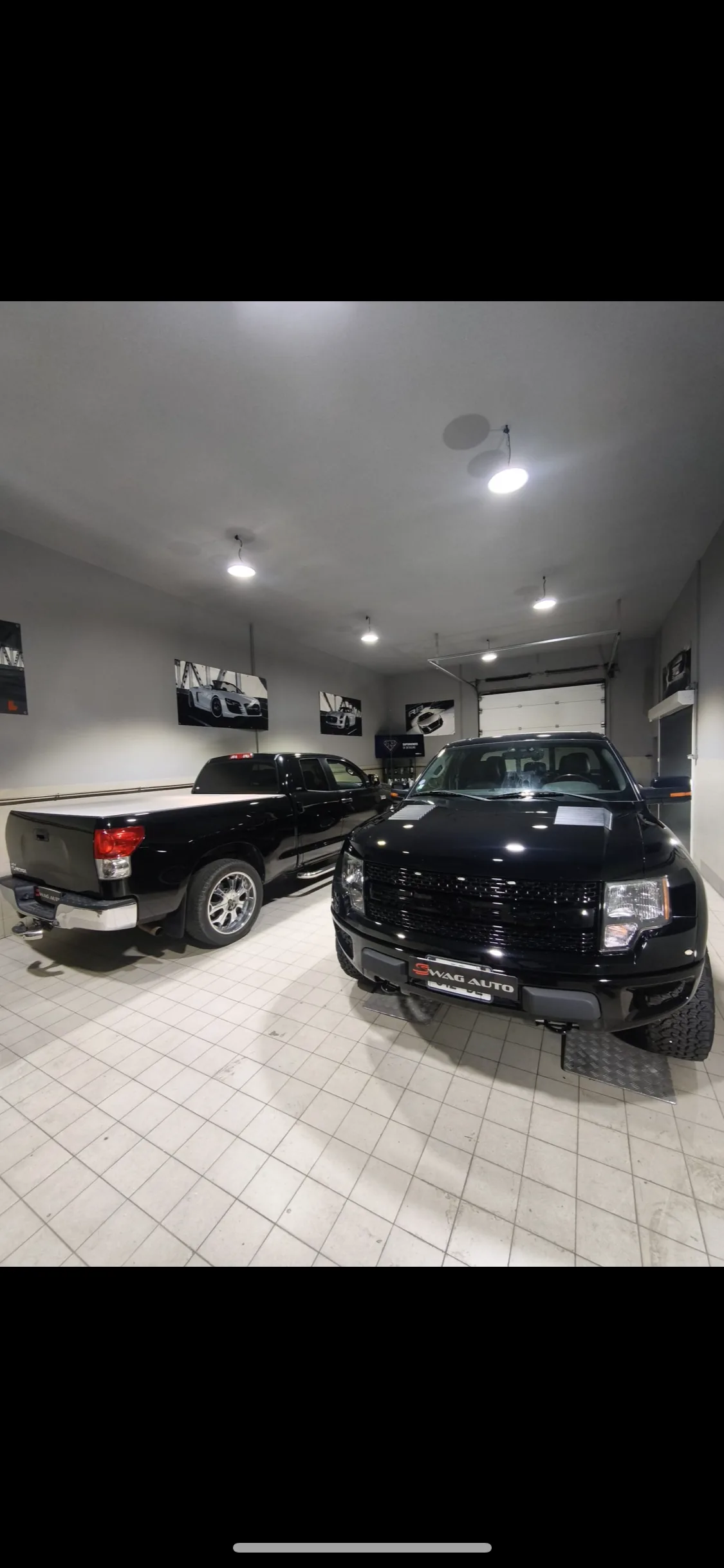 Ford Raptor et Toyota Tundra noirs — Swag Auto Nancy